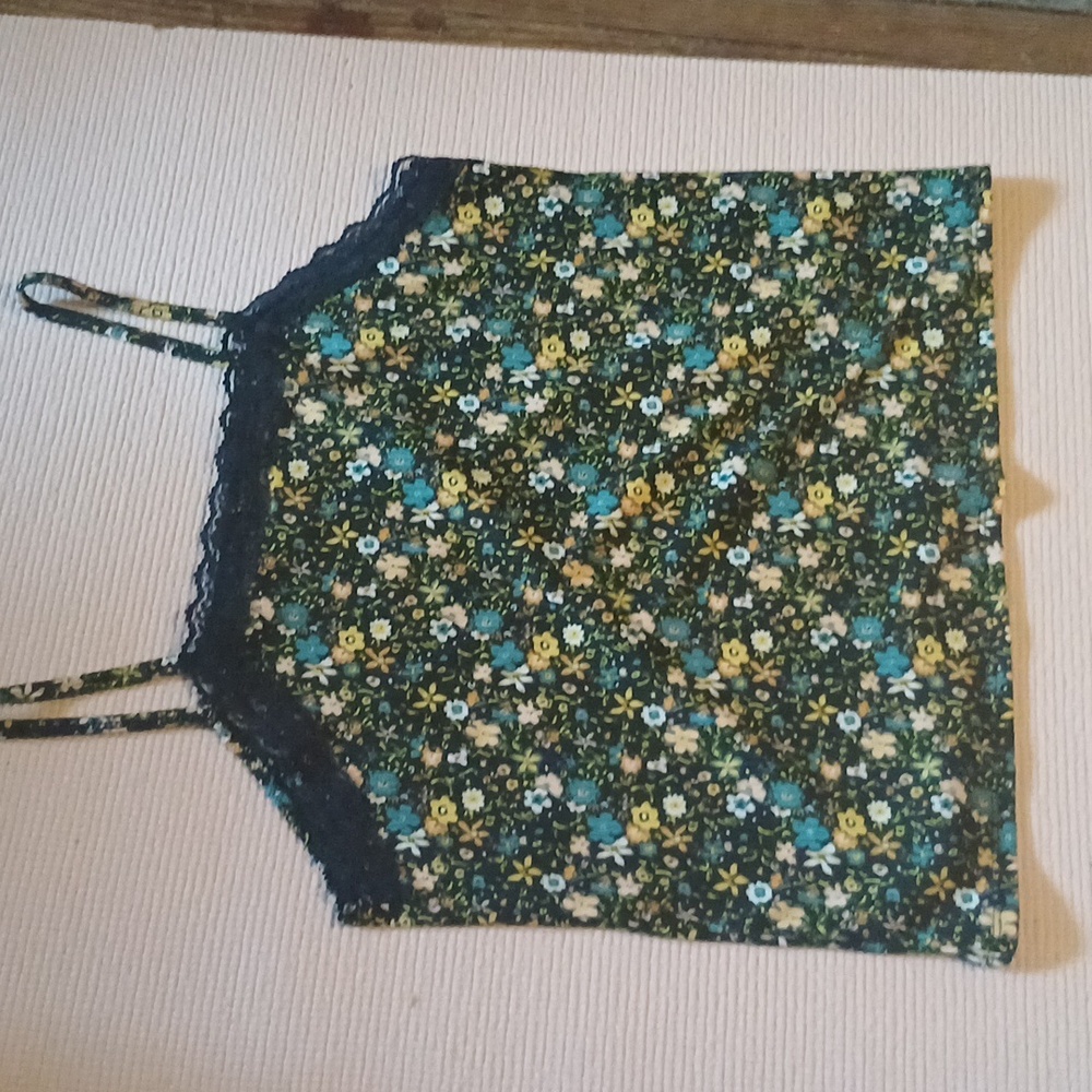 Pretty, flowered tank top